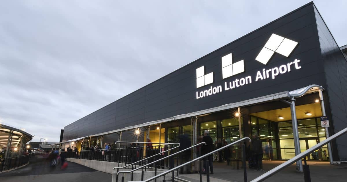 Luton Airport retail and restaurant jobs from waiters to assistant managers