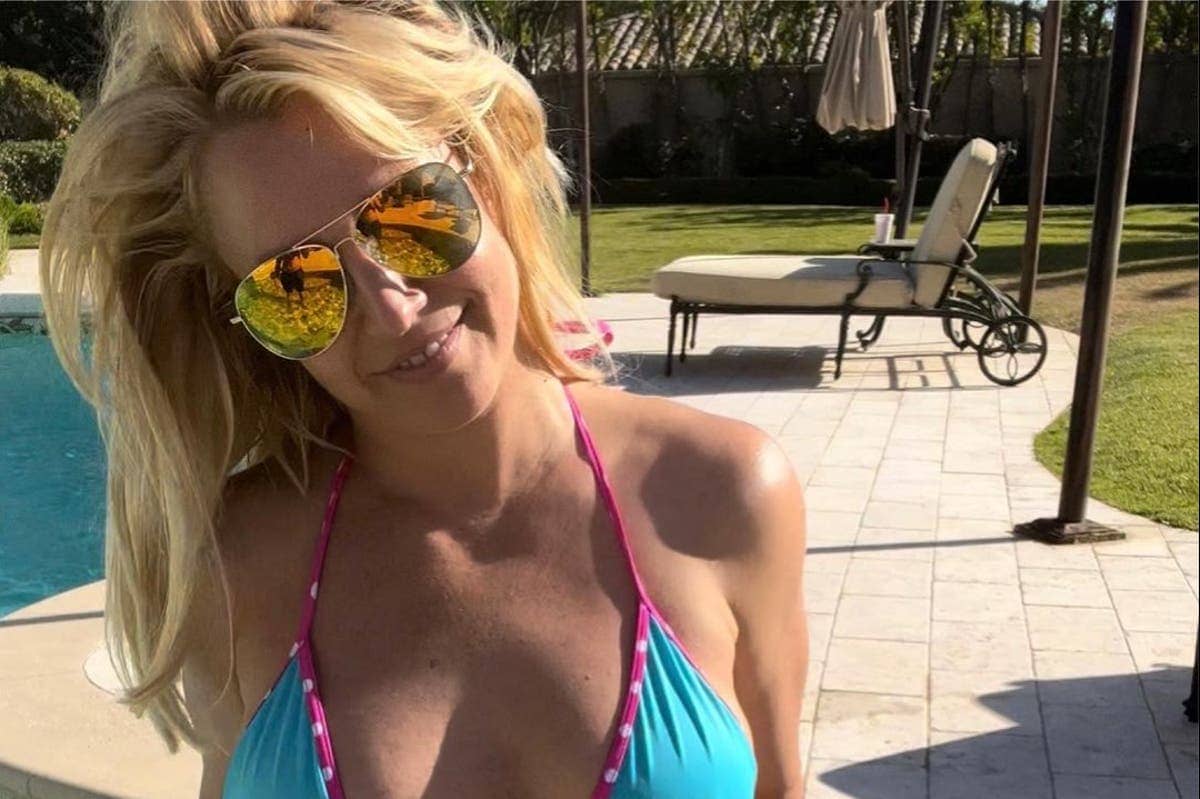 Britney Spears returns to Instagram to show off new pool and gives honeymoon update