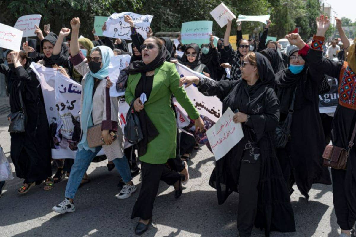 Female protesters beaten by Taliban during Kabul rally
